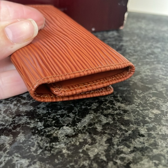 Louis Vuitton Epi Brown Leather Key Holder - Picture 9 of 9